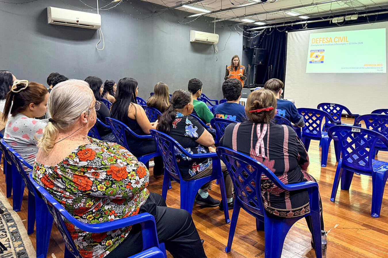Coordenador e secretária do órgão orientaram moradores do Jardim Santa Clara IV e região sobre emergências climáticas em encontro realizado nesta quarta-feira (23)