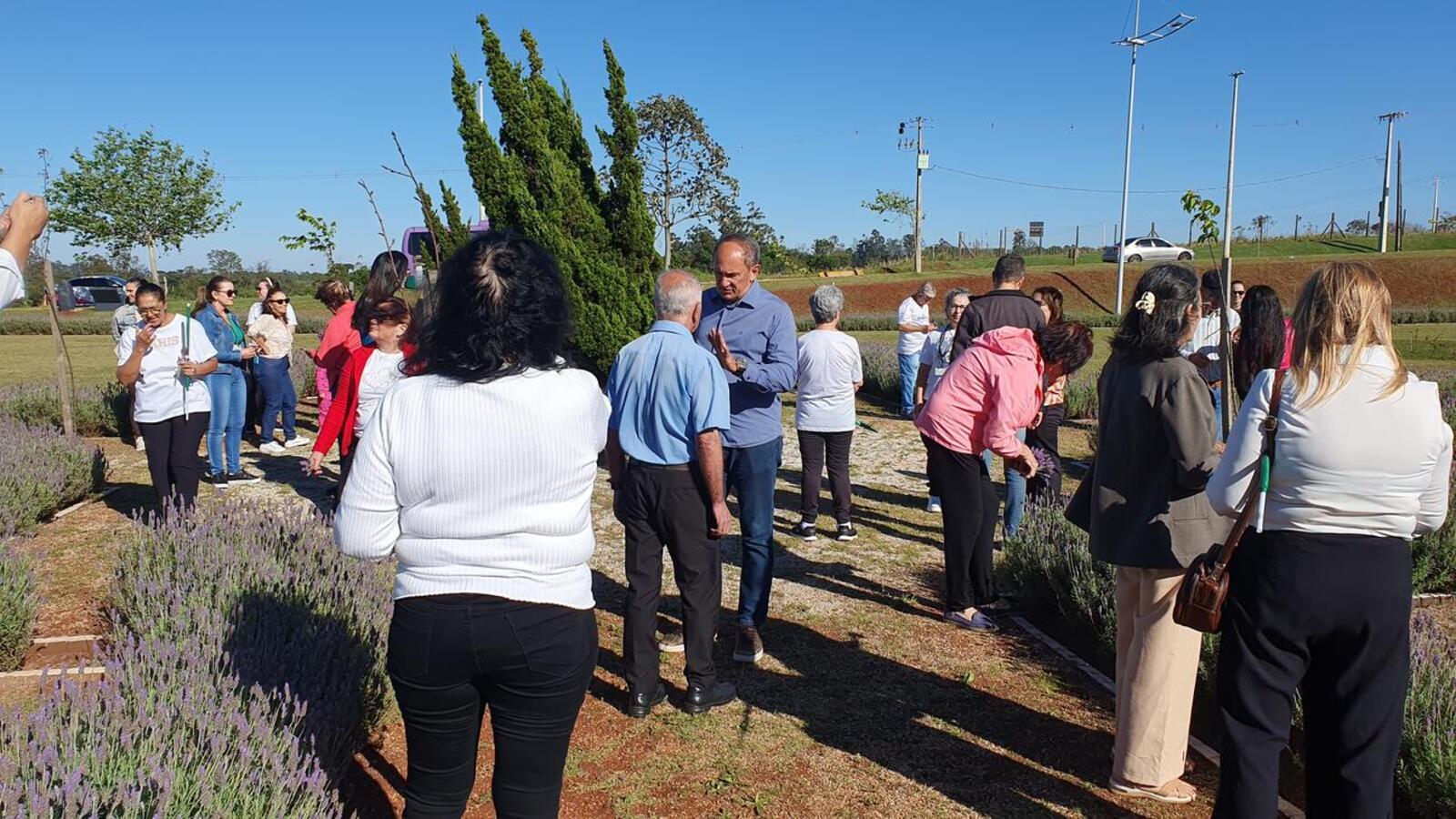 Ação reuniu participantes do Certi da Vila Pioneiro, do Conselho Municipal dos Direitos da Mulher, da Patrulha Maria da Penha e mulheres da comunidade em geral