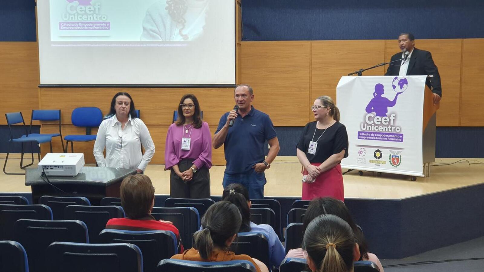 Formação reúne mulheres para atividades sobre empoderamento, empreendedorismo e carreira, com 24 horas de atividades presenciais e virtuais
