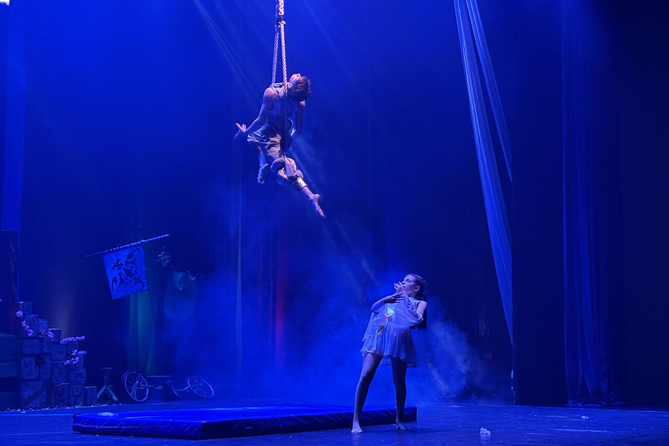 Espetáculo do Circo da Magia, encenado na última sexta (11), no Teatro Municipal, promoveu reflexão sobre a preservação e o encantamento com o meio ambiente