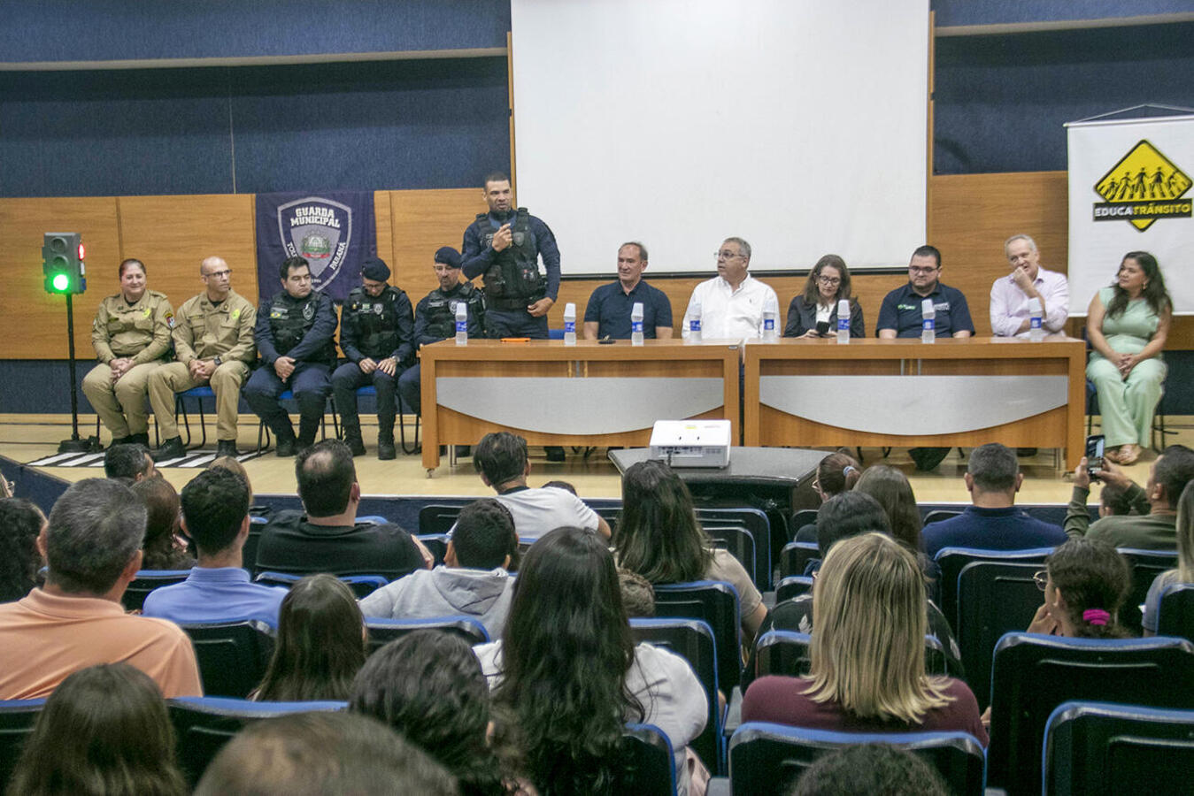 Reconhecimento a 39 alunos do 4º ano de 36 escolas municipais de Toledo ocorreu na manhã desta segunda-feira (21) em solenidade realizada no Auditório Acary Oliveira