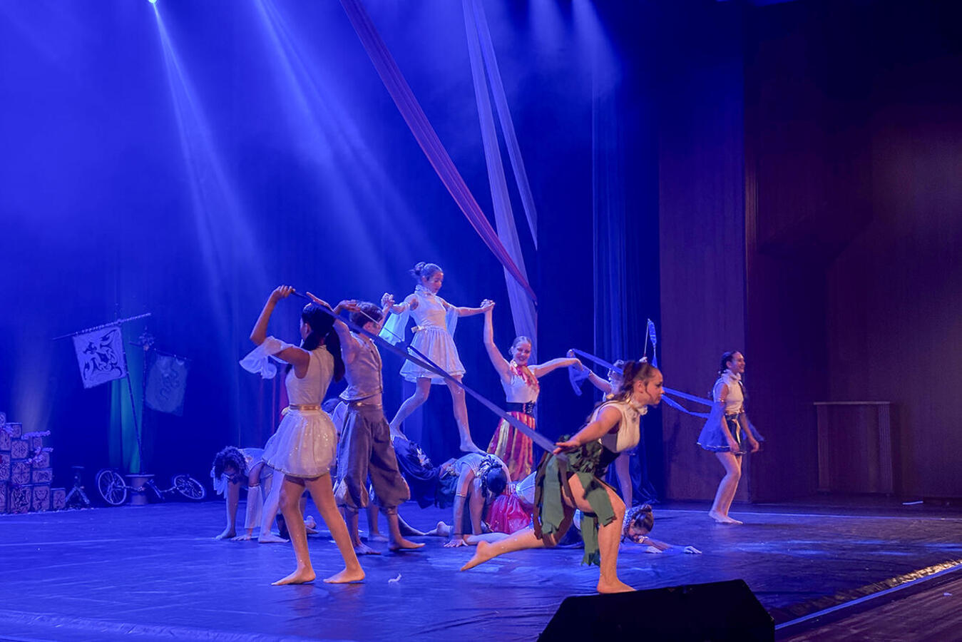 Espetáculo do Circo da Magia, encenado na última sexta (11), no Teatro Municipal, promoveu reflexão sobre a preservação e o encantamento com o meio ambiente