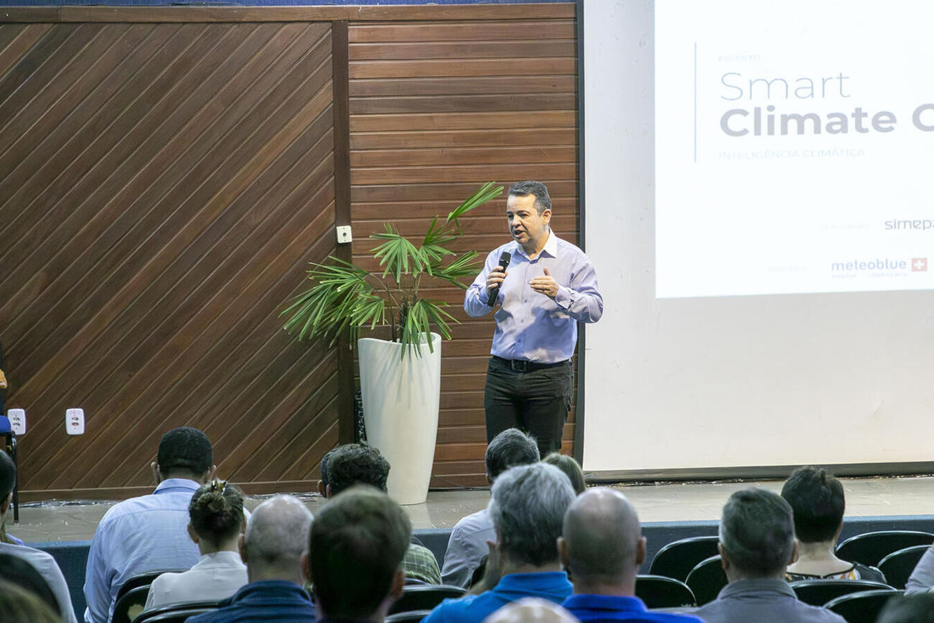 Lançamento local de projeto de inteligência climática do Simepar em parceria com empresa suíça ocorreu na manhã desta sexta (4) no auditório do Ismael Sperafico