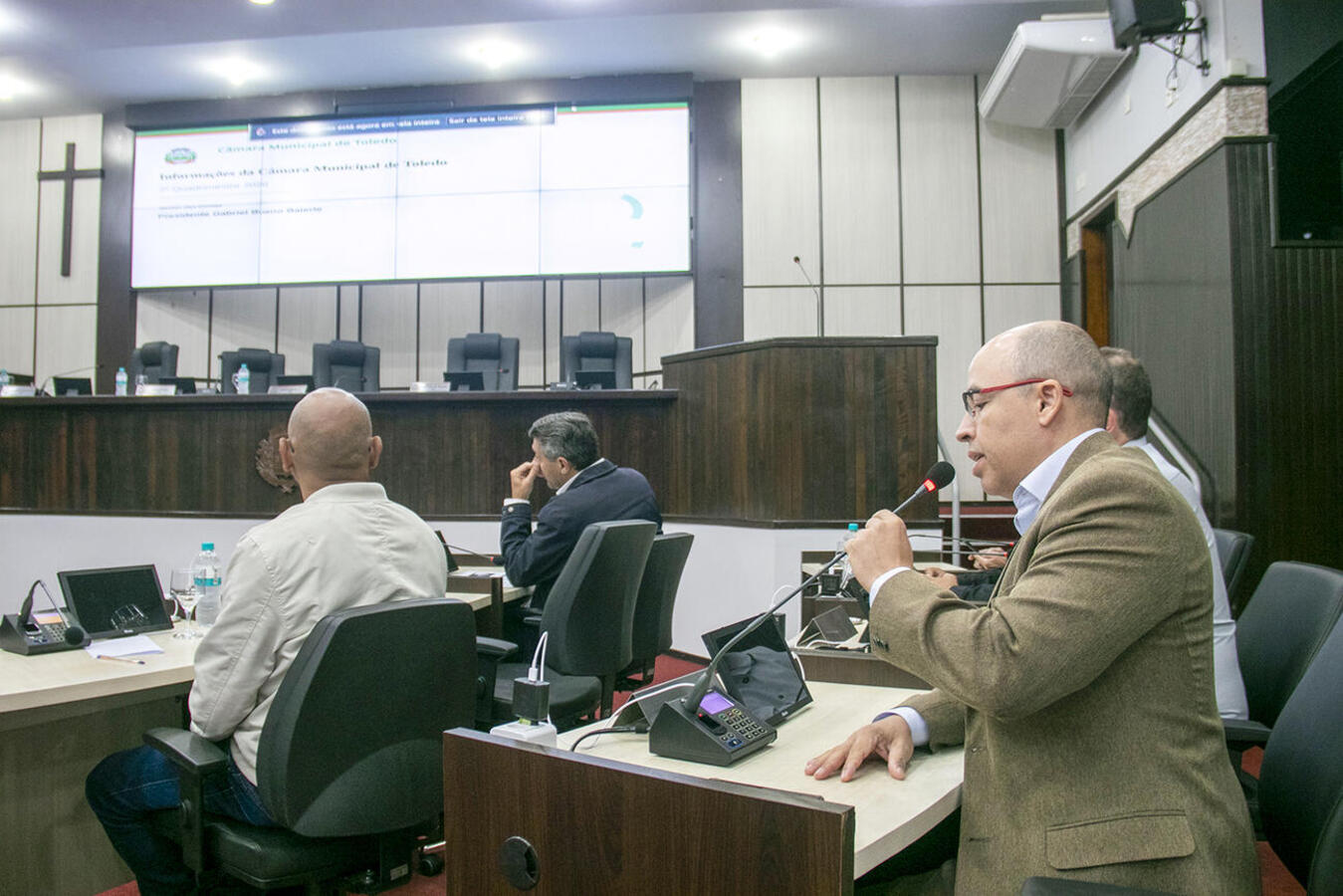 Prestação de contas referente ao 2º quadrimestre de 2026 ocorreu em audiência pública realizada no Plenário da Câmara de Vereadores na manhã desta quarta (23)