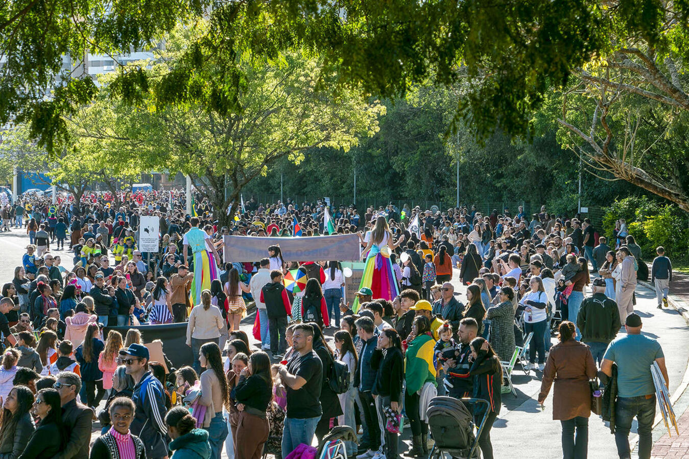 Programação nesta segunda reuniu instituições de ensino, forças de segurança e entidades da sociedade civil, em uma manhã dedicada à cidadania e ao civismo