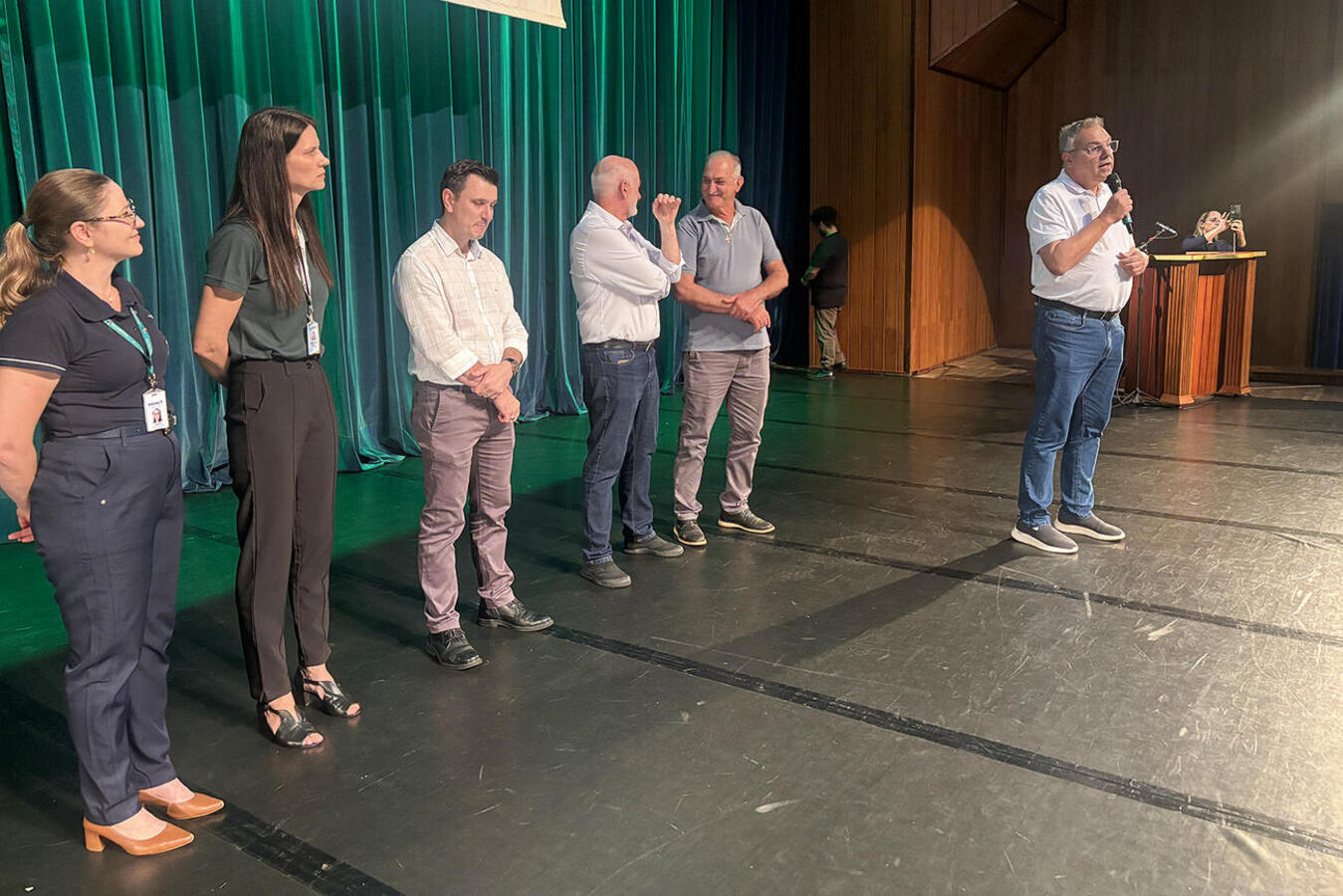 Solenidade no Teatro Municipal na tarde desta terça (29) reuniu 396 ACS e ACE de 16 municípios que concluíram curso técnico oferecido pelo Ministério da Saúde