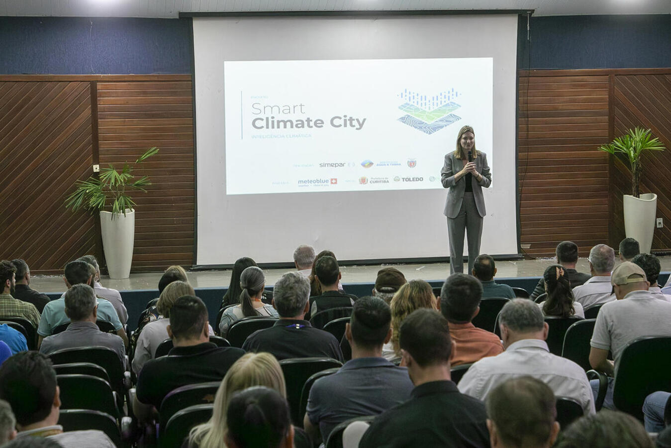 Lançamento local de projeto de inteligência climática do Simepar em parceria com empresa suíça ocorreu na manhã desta sexta (4) no auditório do Ismael Sperafico