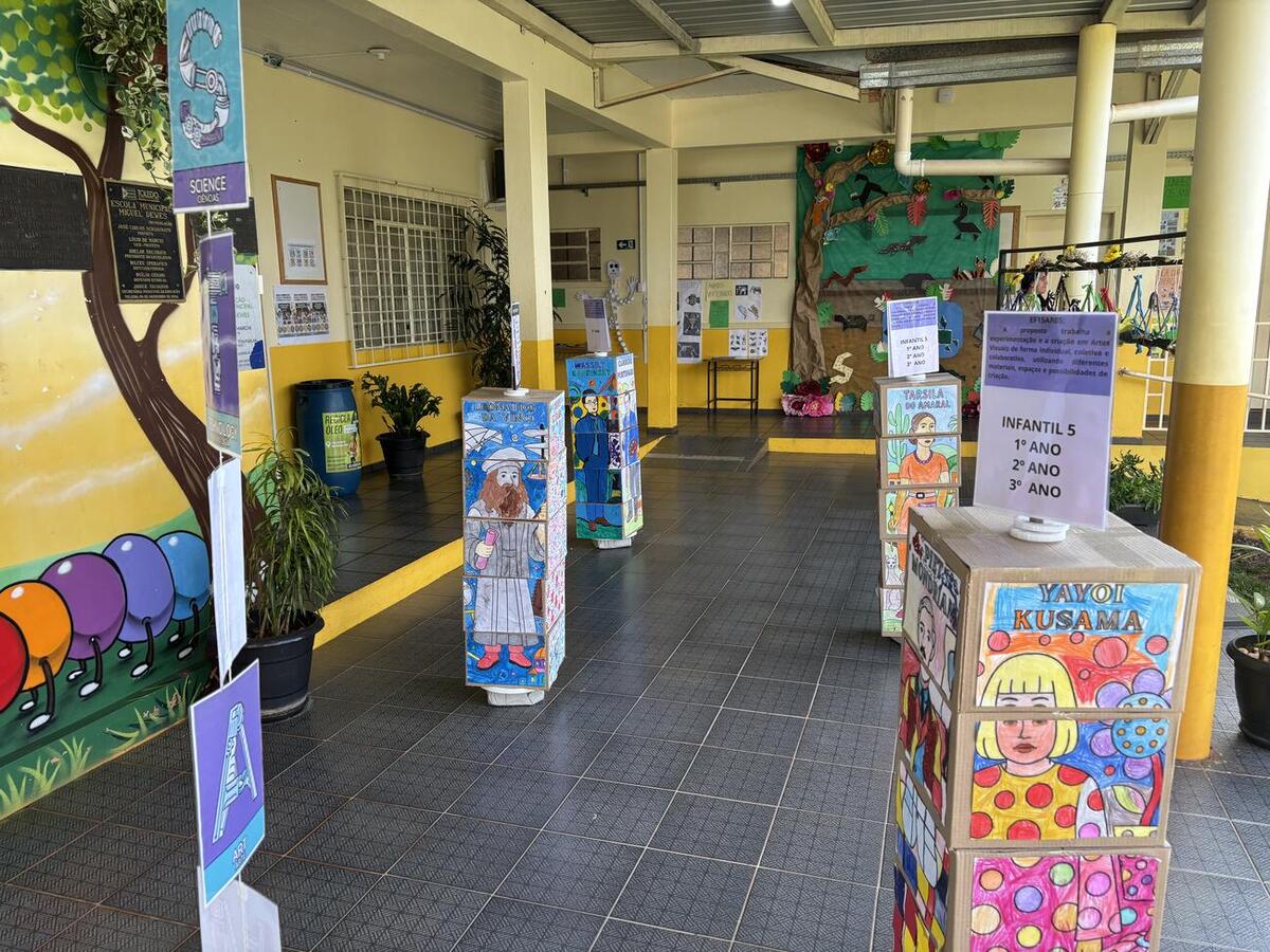 Estudantes do Infantil 4 ao 5º ano apresentaram às famílias projetos desenvolvidos ao longo do ano, envolvendo diferentes áreas do conhecimento
