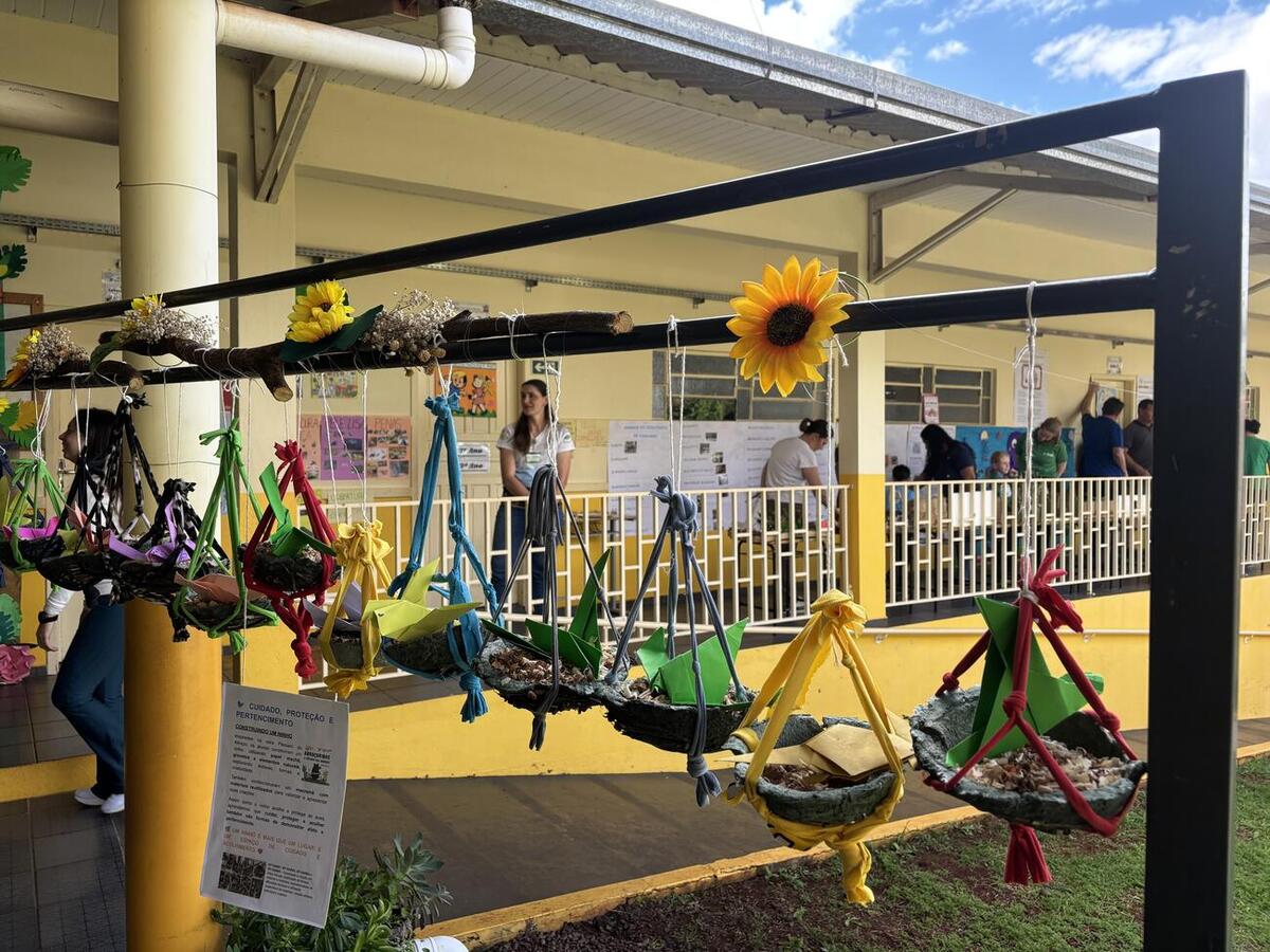 Estudantes do Infantil 4 ao 5º ano apresentaram às famílias projetos desenvolvidos ao longo do ano, envolvendo diferentes áreas do conhecimento