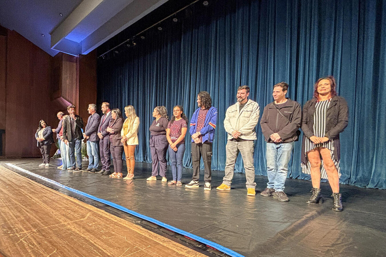Espetáculo foi encenado esta terça (8); programação segue até sexta (11), no Teatro Municipal, com apresentações de grupos de várias cidades do Paraná