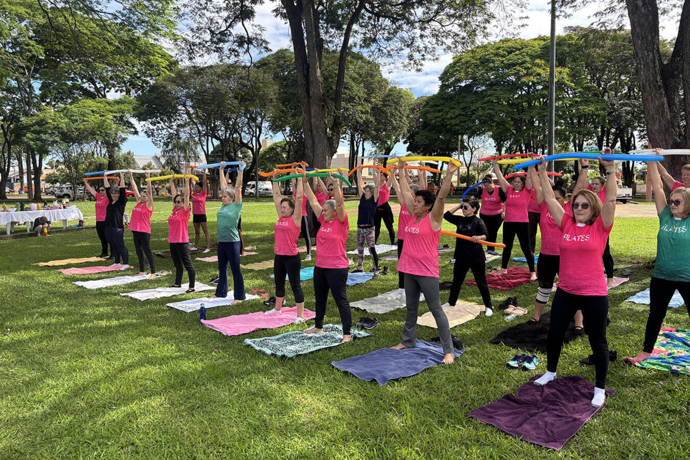 Atividades nesta quarta e quinta (23 a 24) reuniram alunos no Parque Frei Alceu, com momentos de integração e compartilhamento de frutas, sucos e chás gelados