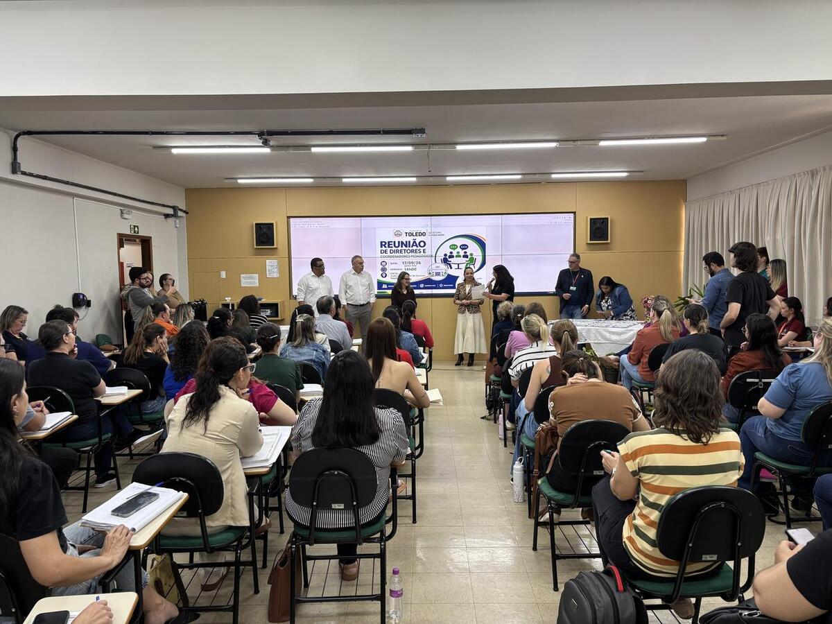 Reunião com gestores da rede municipal marcou a sanção da Lei nº 3.167/2026 e o reconhecimento das escolas pelo índice de 6,9 no Ideb
