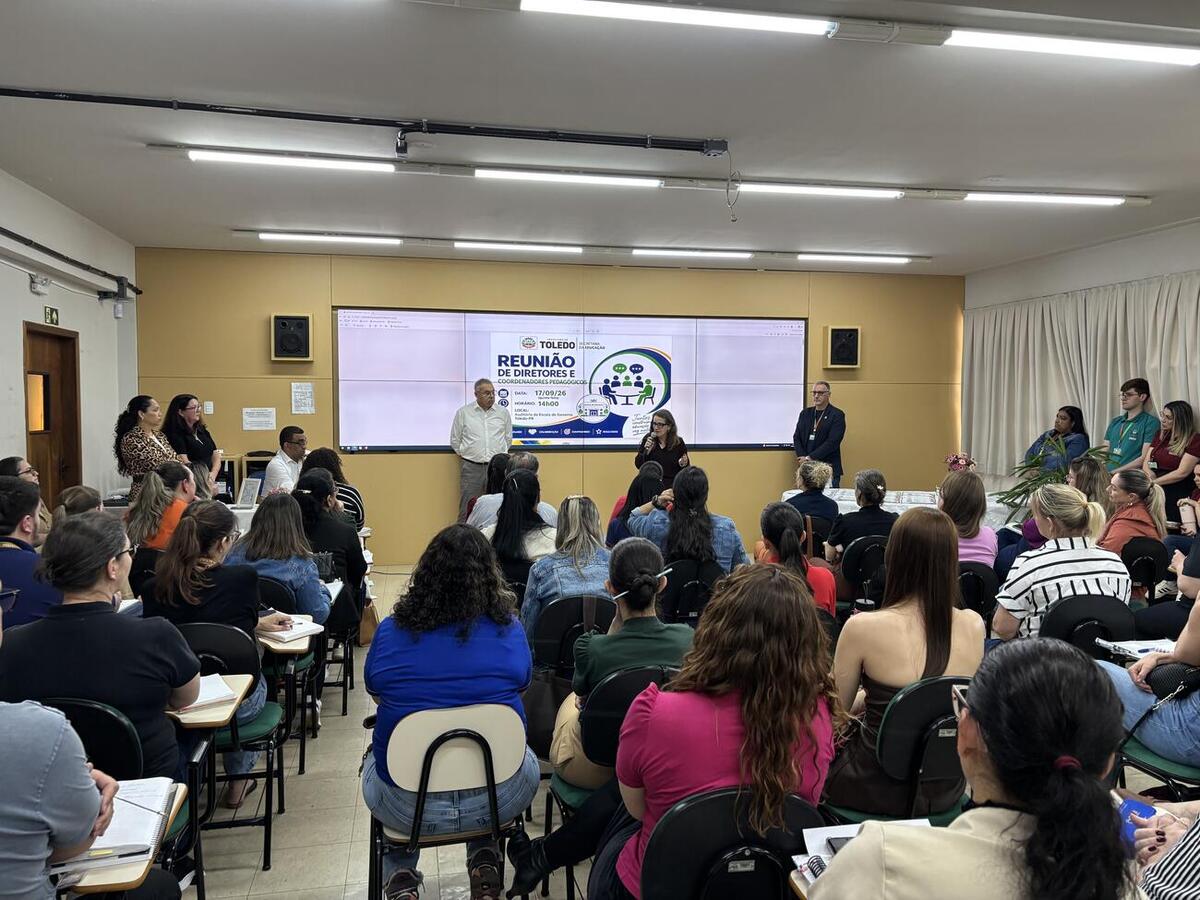 Reunião com gestores da rede municipal marcou a sanção da Lei nº 3.167/2026 e o reconhecimento das escolas pelo índice de 6,9 no Ideb