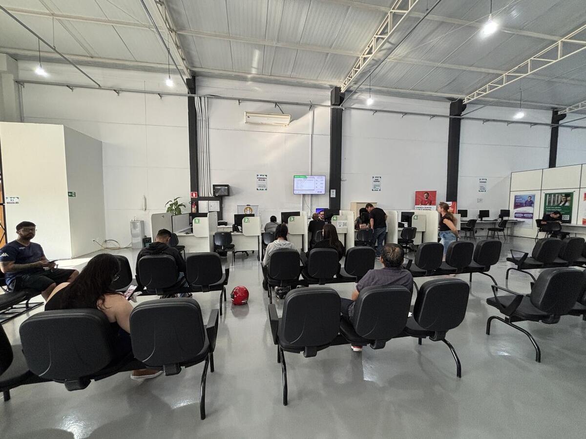 Ação realizada pela Agência do Trabalhador reuniu 11 empresas parceiras nesta segunda-feira (21), com oportunidades em diferentes áreas