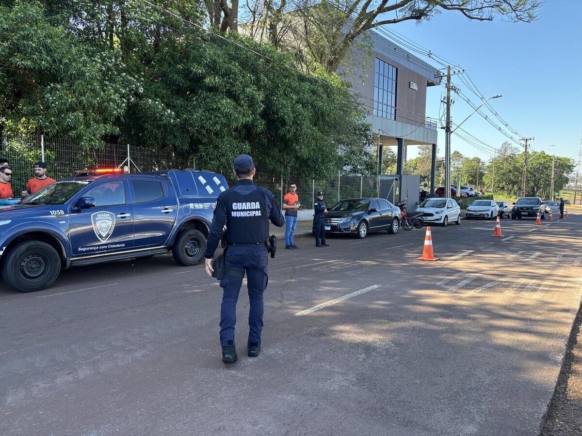 Ações orientaram condutores sobre segurança viária, uso do cinto, celular ao volante, velocidade e respeito aos ciclistas