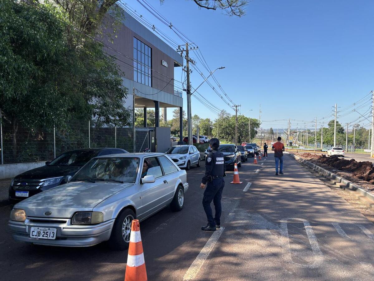 Ações orientaram condutores sobre segurança viária, uso do cinto, celular ao volante, velocidade e respeito aos ciclistas