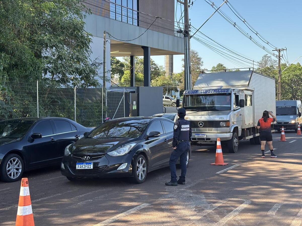 Ações orientaram condutores sobre segurança viária, uso do cinto, celular ao volante, velocidade e respeito aos ciclistas