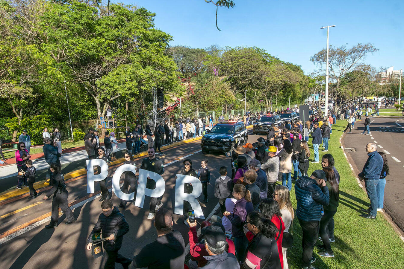 Programação nesta segunda reuniu instituições de ensino, forças de segurança e entidades da sociedade civil, em uma manhã dedicada à cidadania e ao civismo