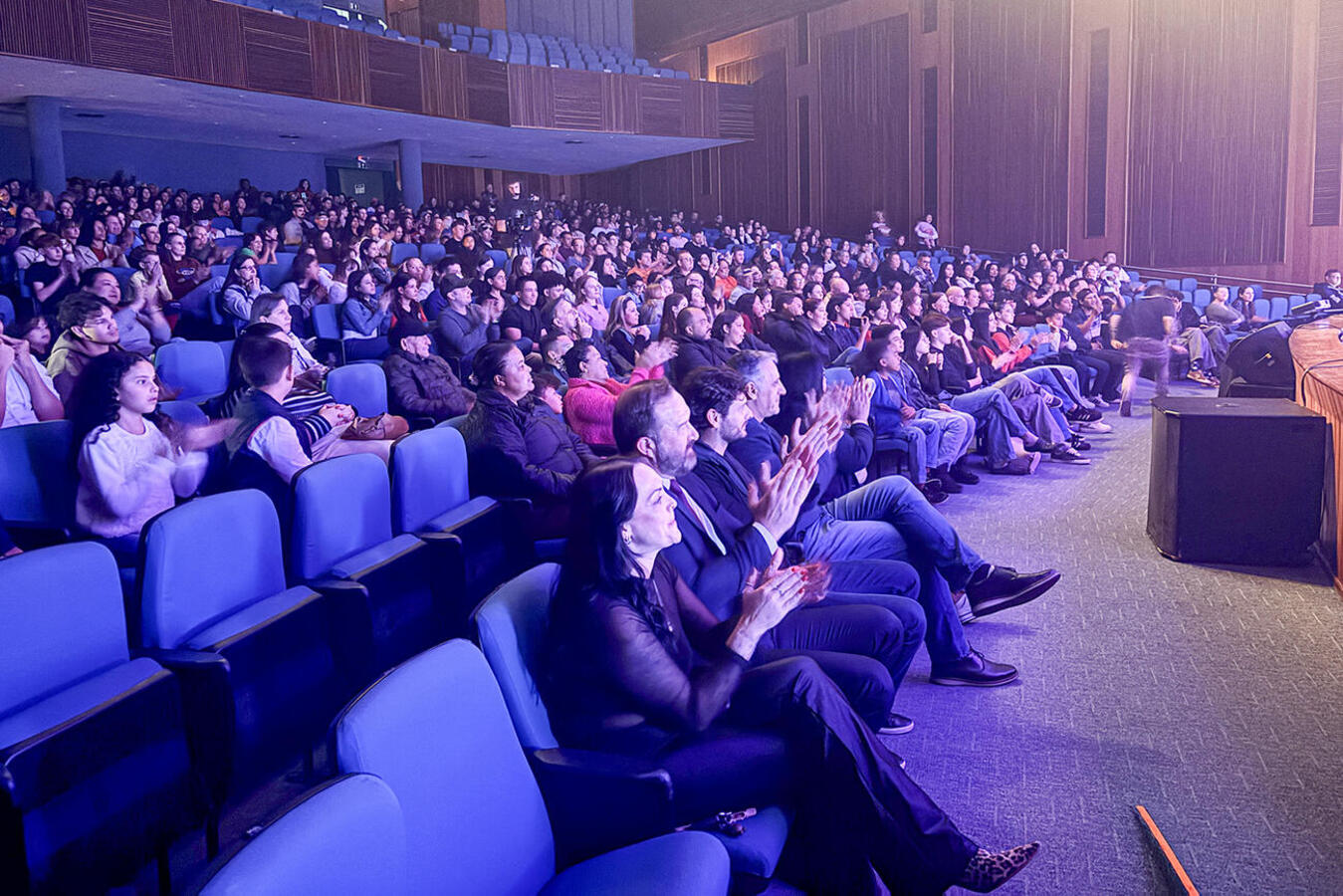 Espetáculo foi encenado esta terça (8); programação segue até sexta (11), no Teatro Municipal, com apresentações de grupos de várias cidades do Paraná