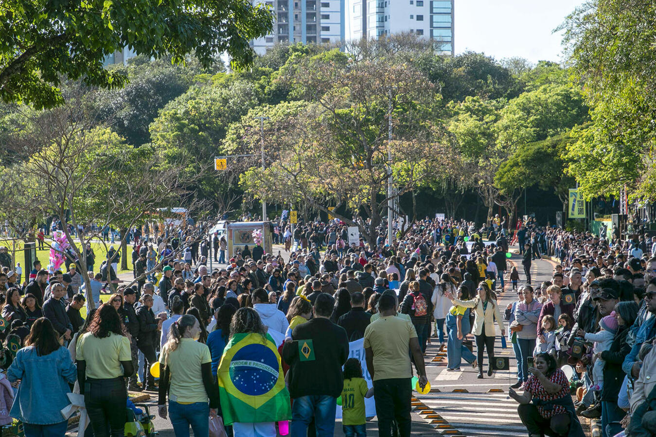 Programação nesta segunda reuniu instituições de ensino, forças de segurança e entidades da sociedade civil, em uma manhã dedicada à cidadania e ao civismo