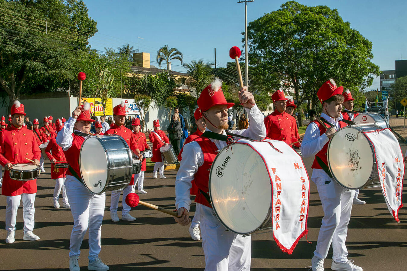 Programação nesta segunda reuniu instituições de ensino, forças de segurança e entidades da sociedade civil, em uma manhã dedicada à cidadania e ao civismo