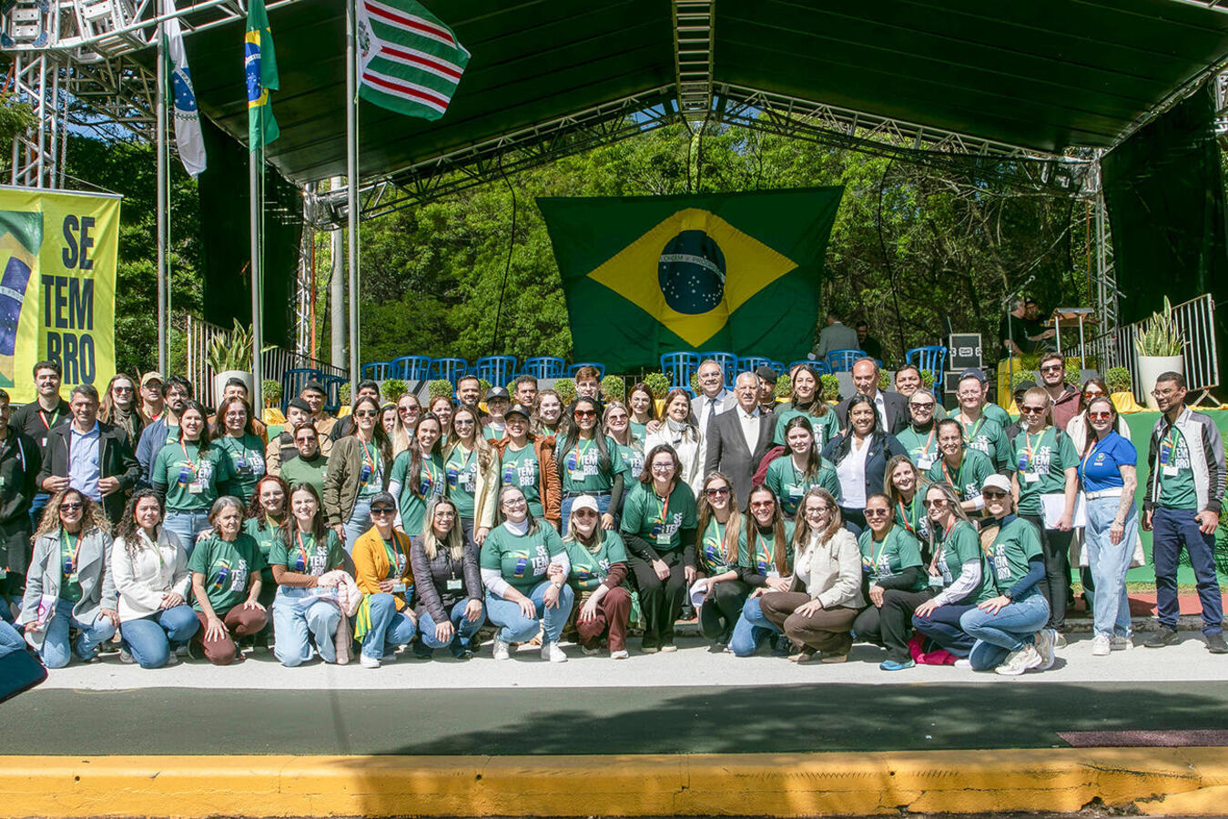 Programação nesta segunda reuniu instituições de ensino, forças de segurança e entidades da sociedade civil, em uma manhã dedicada à cidadania e ao civismo