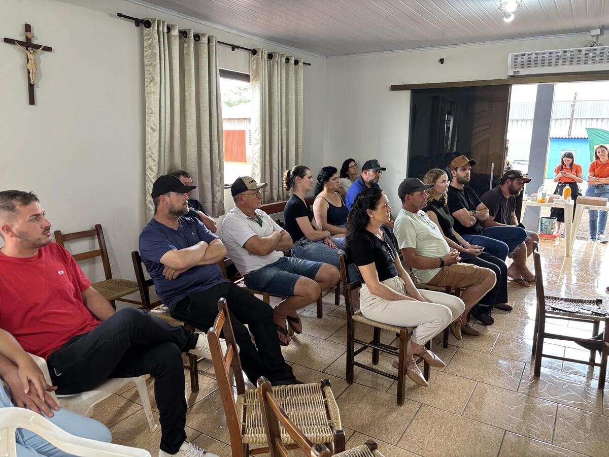 Encontro realizado em Cerro da Lola também abordou programas da Prefeitura e mudanças no Plano Safra
