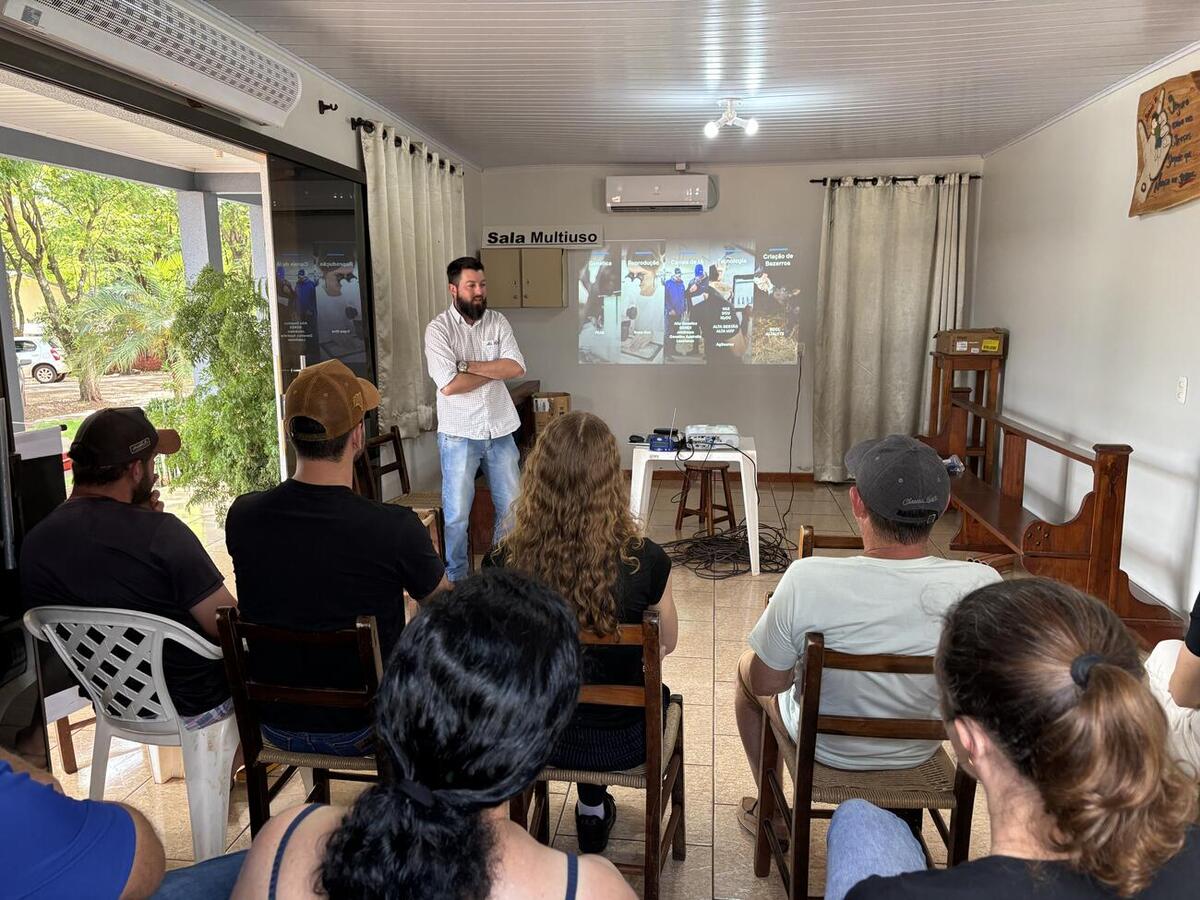 Encontro realizado em Cerro da Lola também abordou programas da Prefeitura e mudanças no Plano Safra