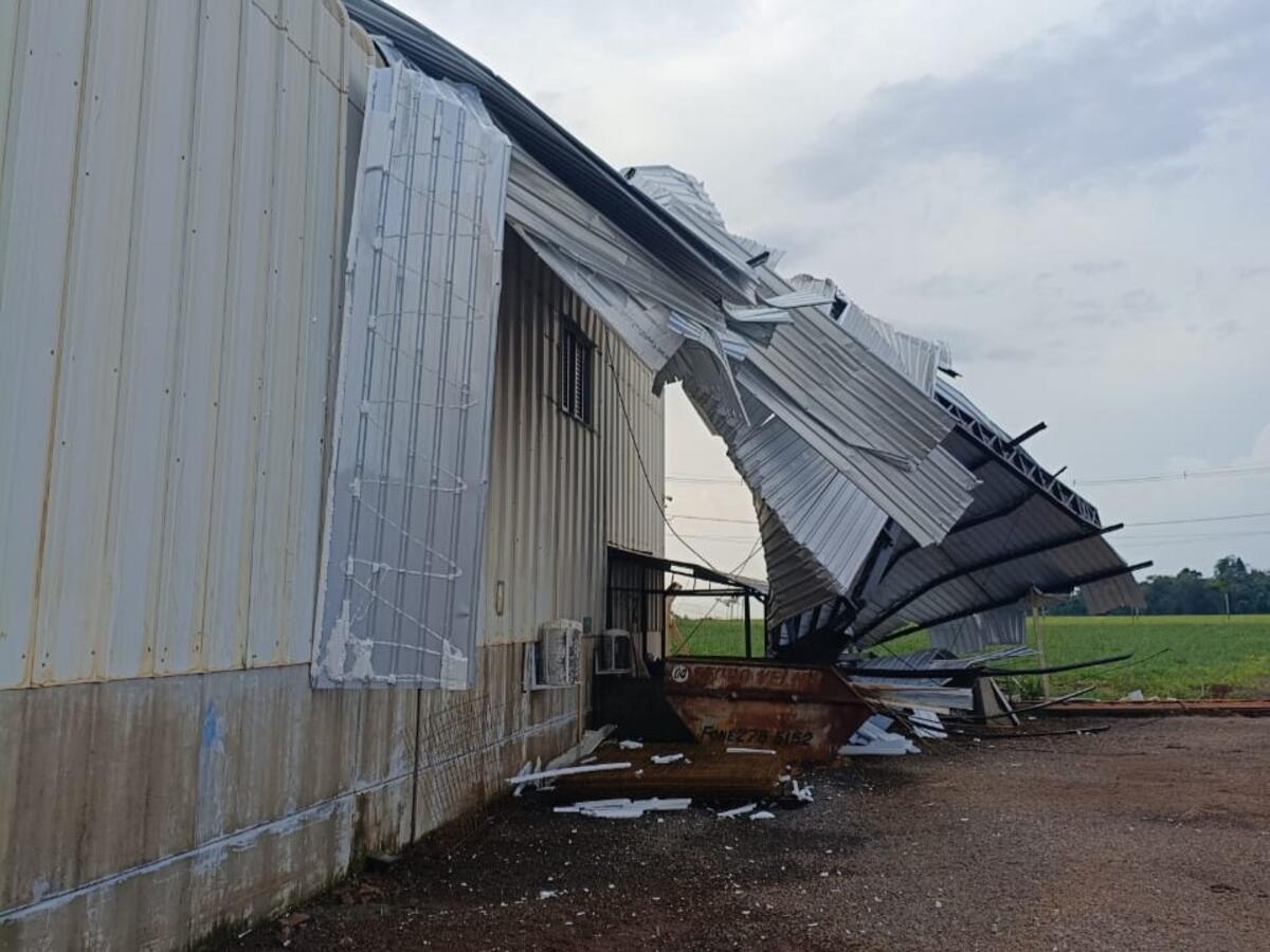 Barracão foi destruído nas dependências do Biopark