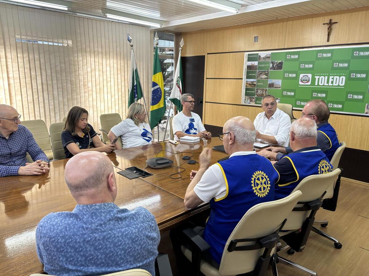 Ademar Spinello, esteve no município acompanhado da esposa, Claemir Spinello, e de integrantes do Rotary Club de Toledo