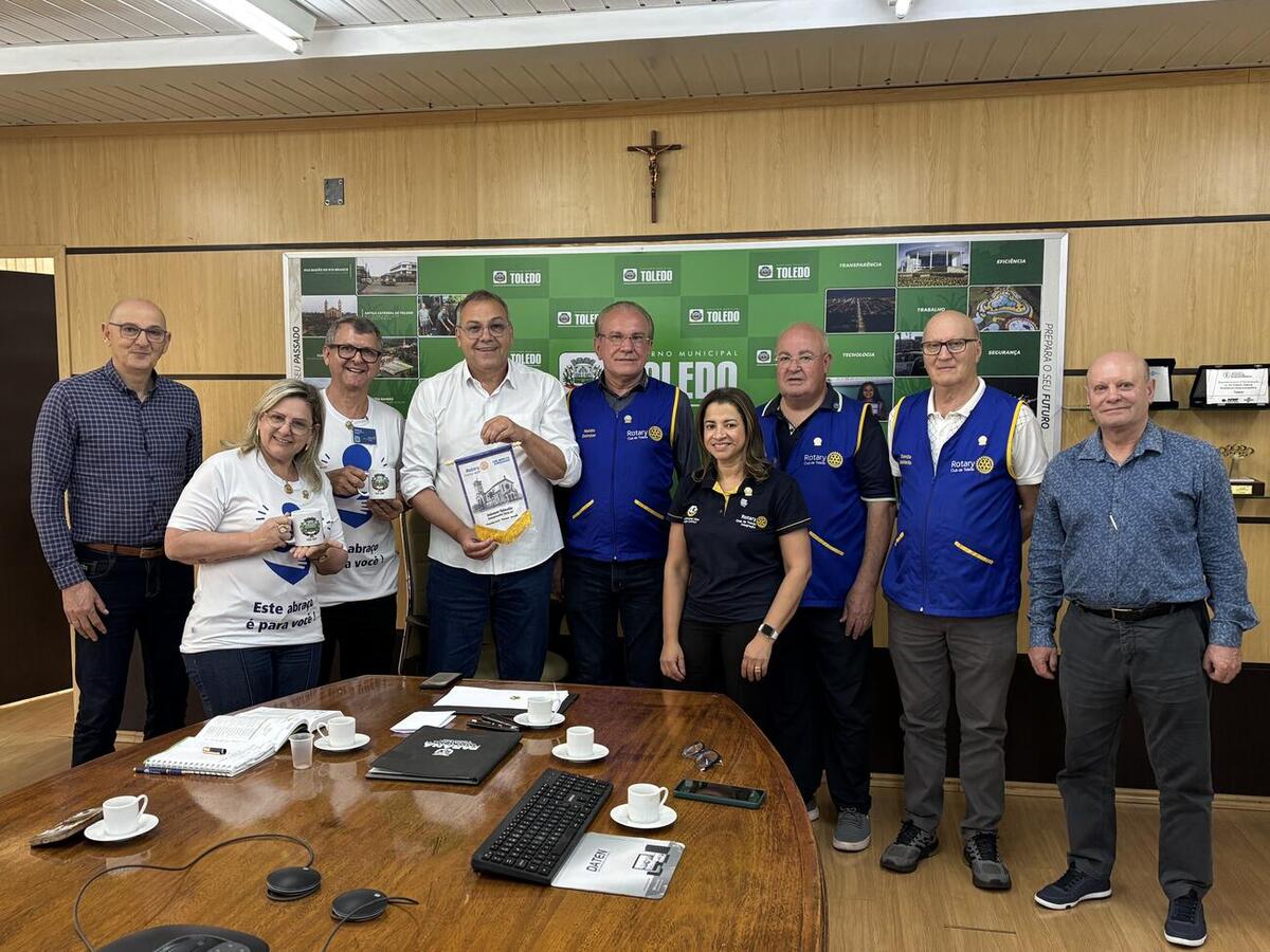Ademar Spinello, esteve no município acompanhado da esposa, Claemir Spinello, e de integrantes do Rotary Club de Toledo