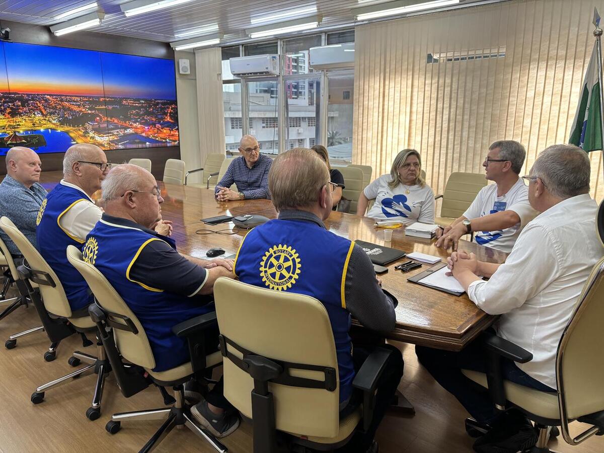 Ademar Spinello, esteve no município acompanhado da esposa, Claemir Spinello, e de integrantes do Rotary Club de Toledo