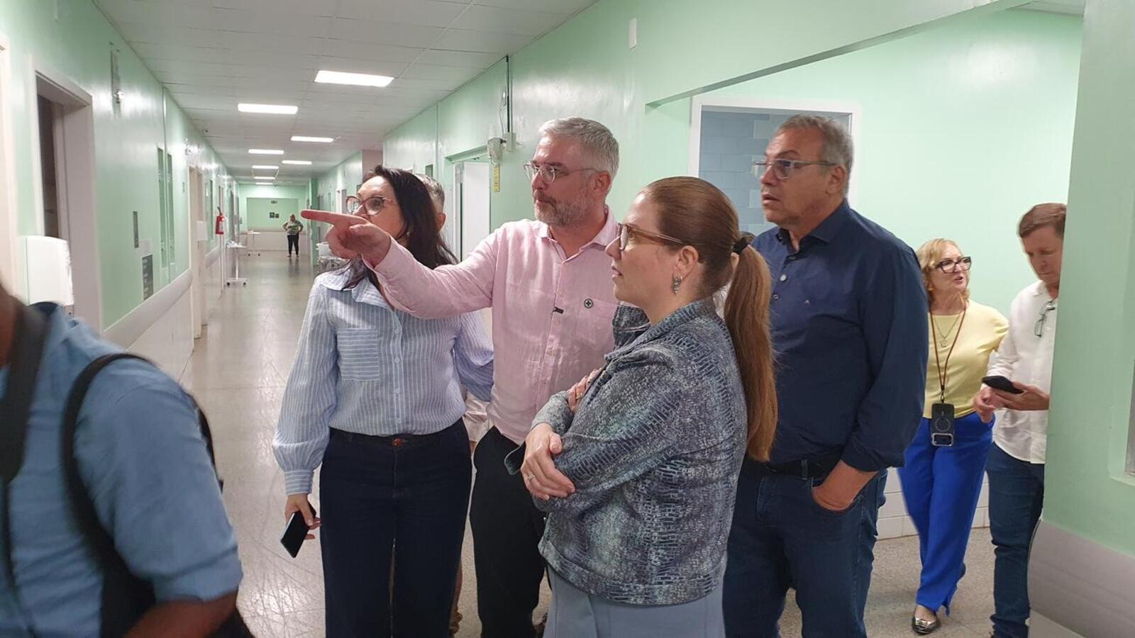 Visita na tarde desta quarta-feira (30) discutiu possibilidade de integração do HRT à UFPR e formação de complexo hospitalar universitário em Toledo