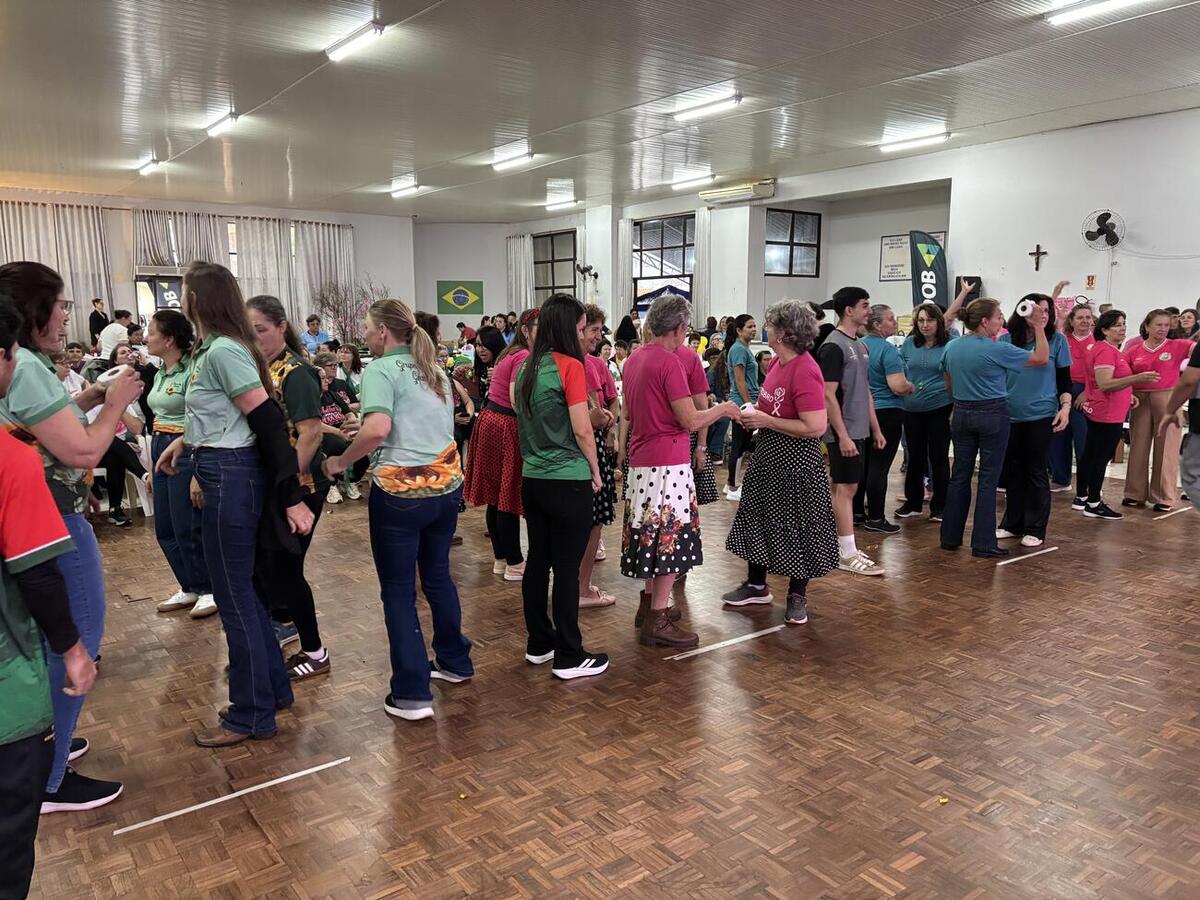 Evento promovido pela Secretaria da Mulher contou com atividades recreativas, apresentações culturais, feira de artesanato e arrecadação de alimentos