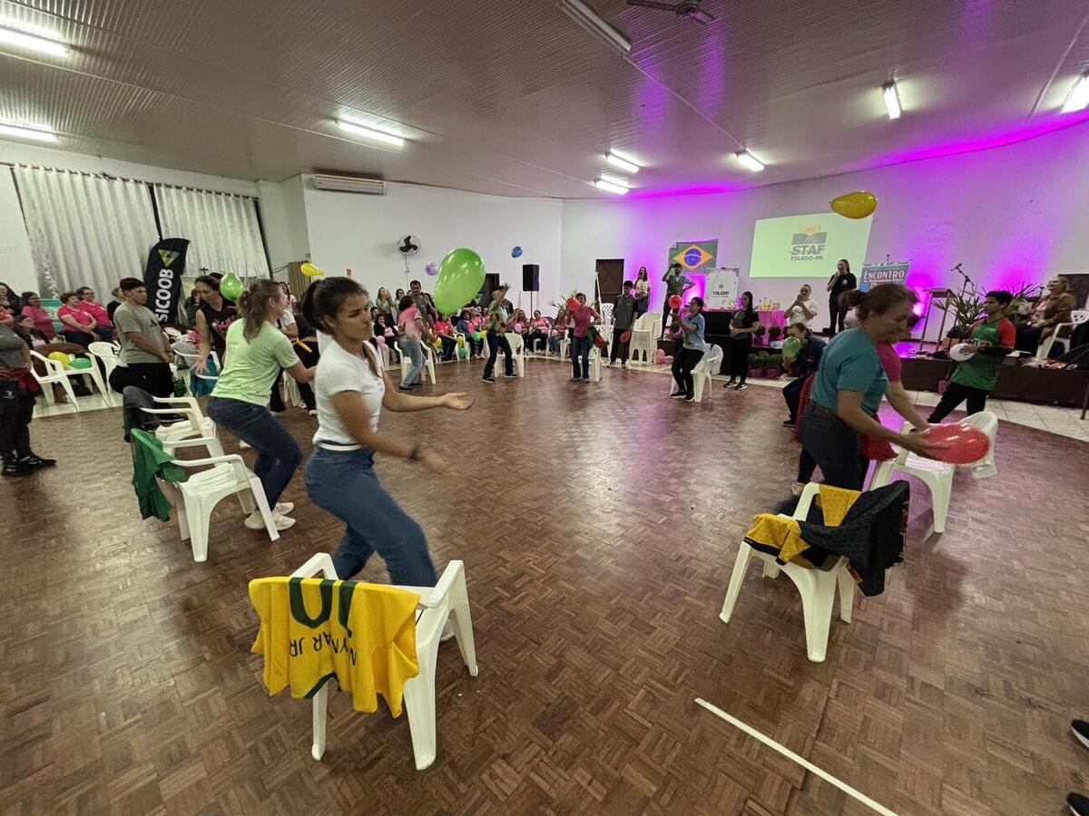 Evento promovido pela Secretaria da Mulher contou com atividades recreativas, apresentações culturais, feira de artesanato e arrecadação de alimentos
