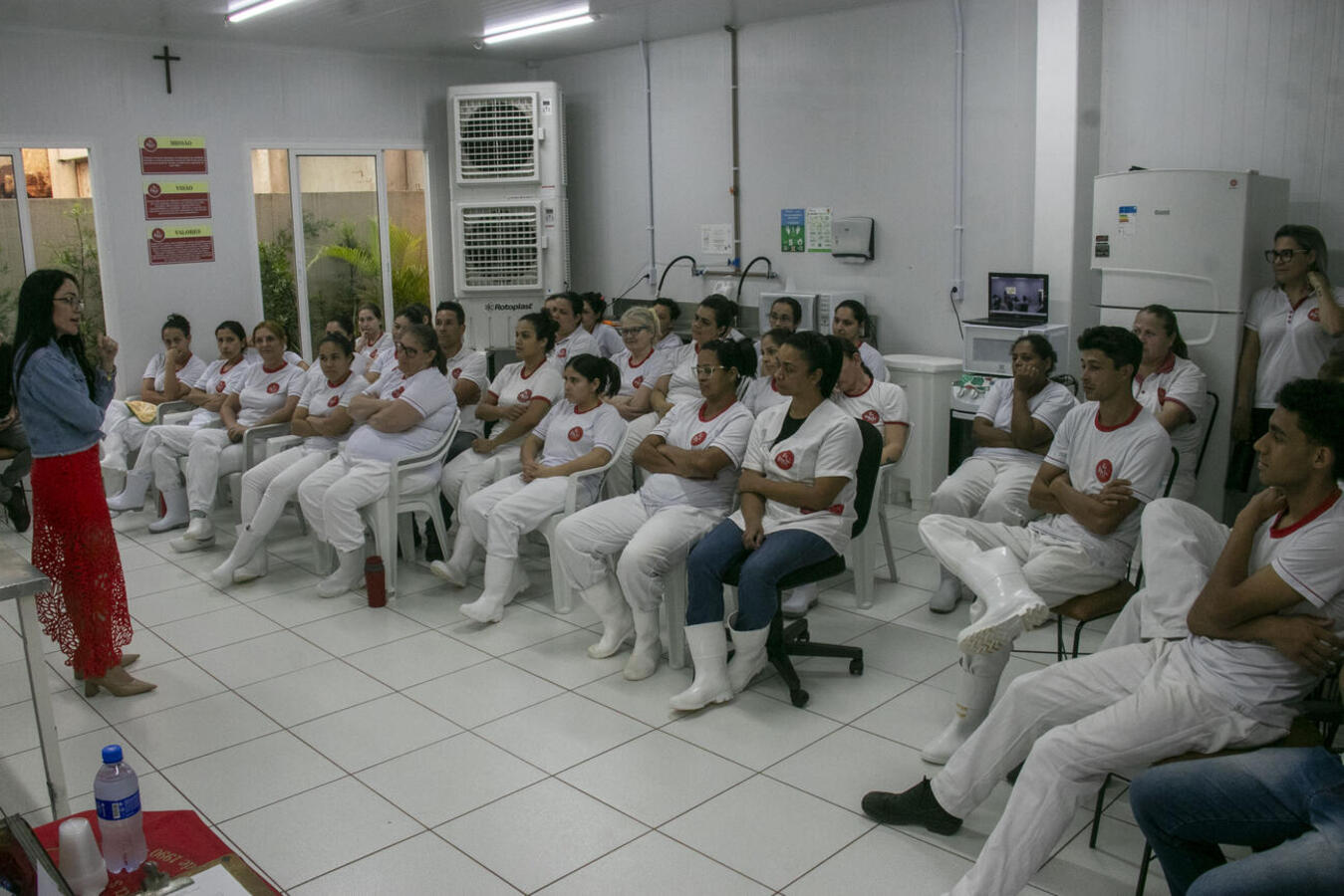 Atividade reuniu cerca de 50 trabalhadores e abordou saúde mental, saúde da mulher e saúde do homem