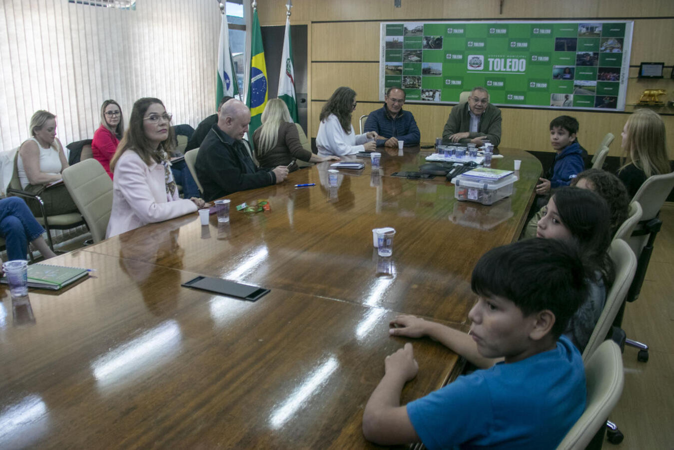 Estudantes das escolas municipais Olivo Beal e Shirley Lorandi estiveram no gabinete do prefeito neste início de semana para conversar sobre evento