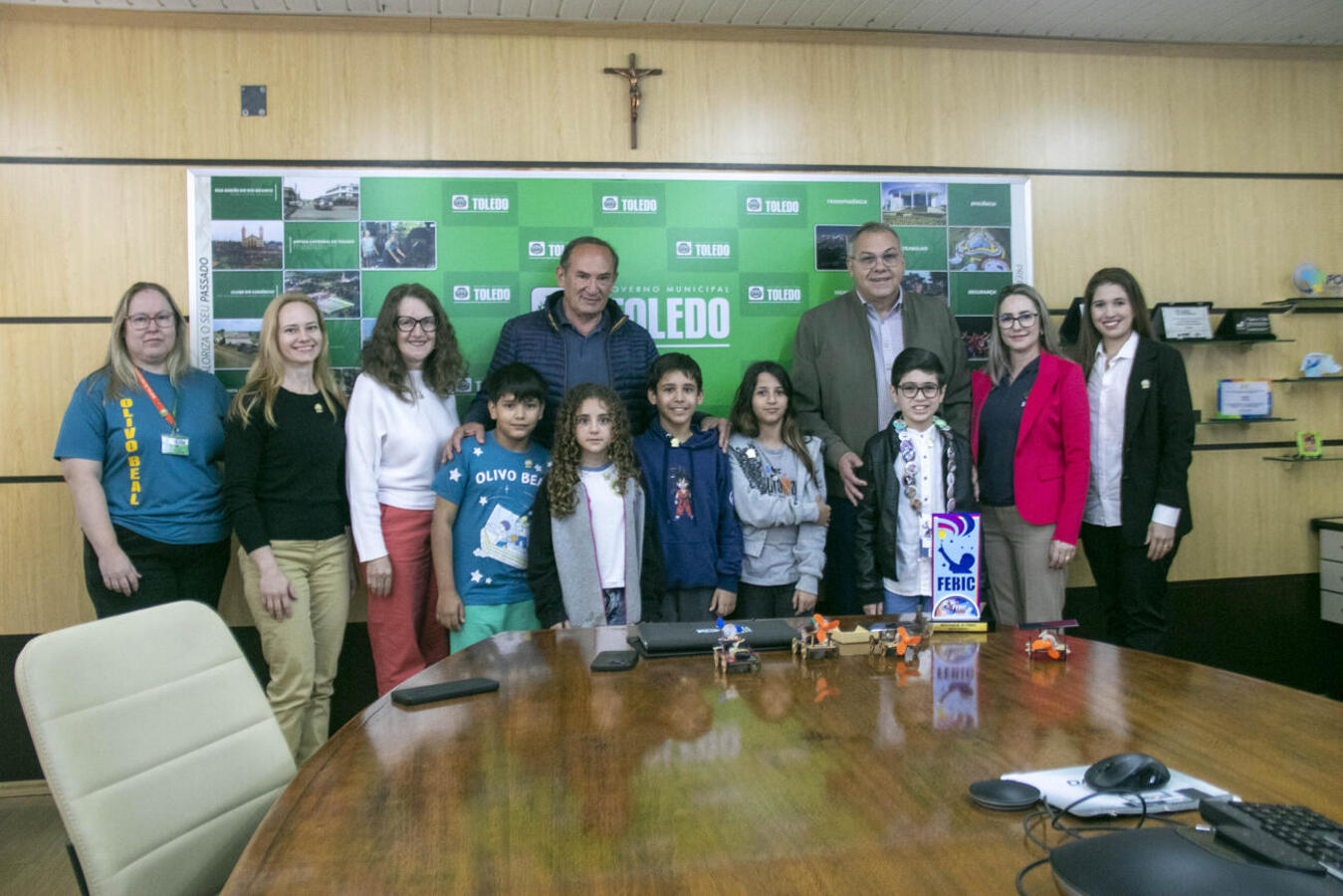 Estudantes das escolas municipais Olivo Beal e Shirley Lorandi estiveram no gabinete do prefeito neste início de semana para conversar sobre evento