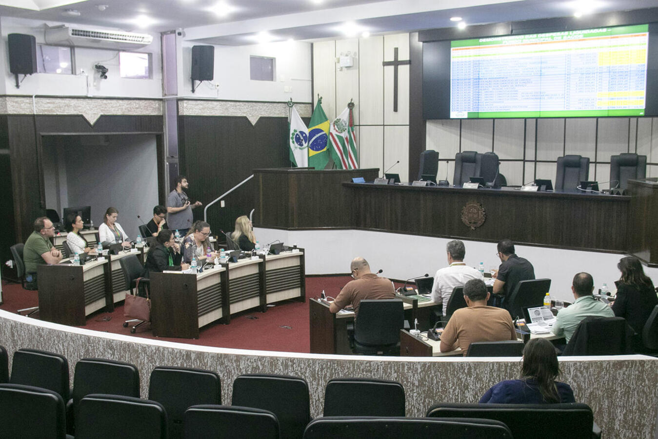 Detalhes a respeito de receitas, despesas e serviços oferecidos pela pasta foram apresentados nesta quarta (30) em audiência pública na Câmara de Vereadores 