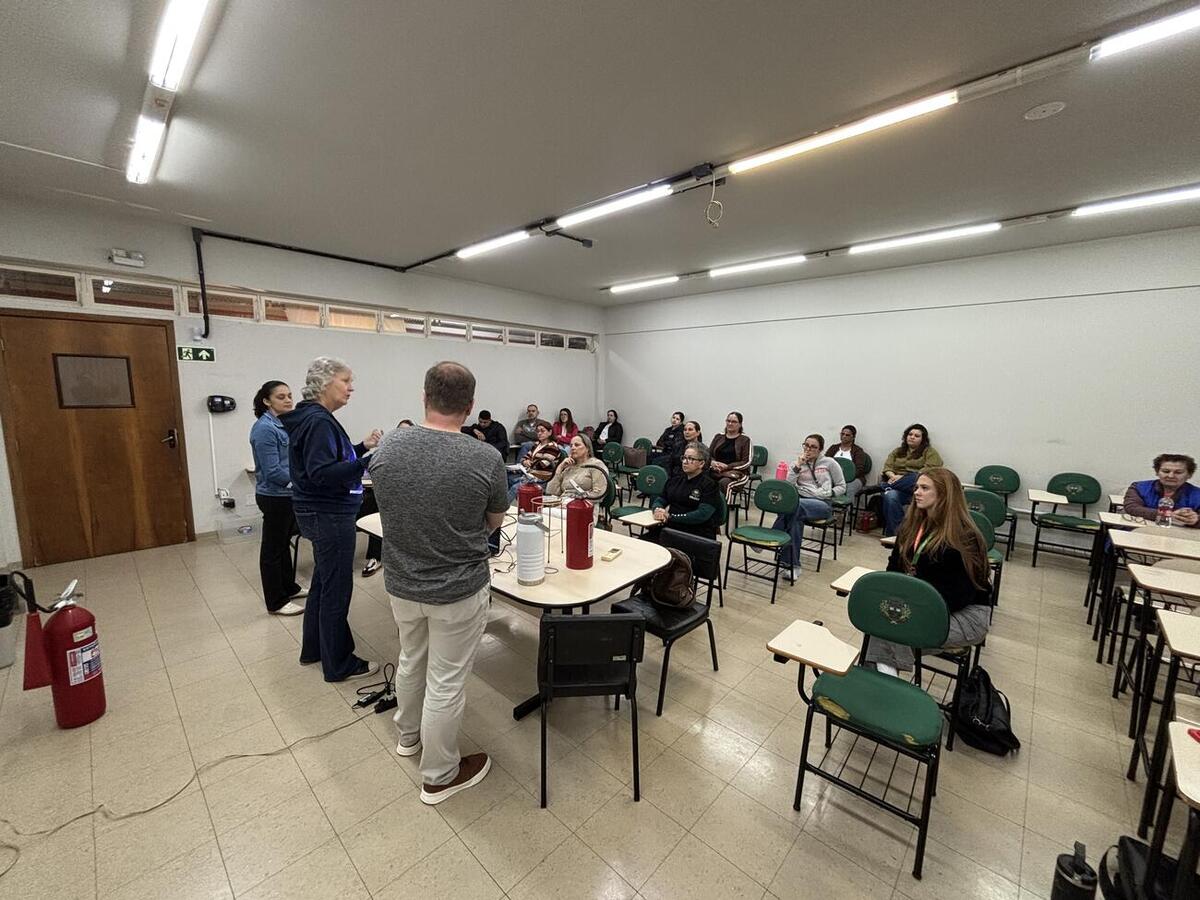 Capacitação reúne 40 servidores em quatro encontros, com aulas teóricas e práticas voltadas à prevenção e atuação em situações de emergência