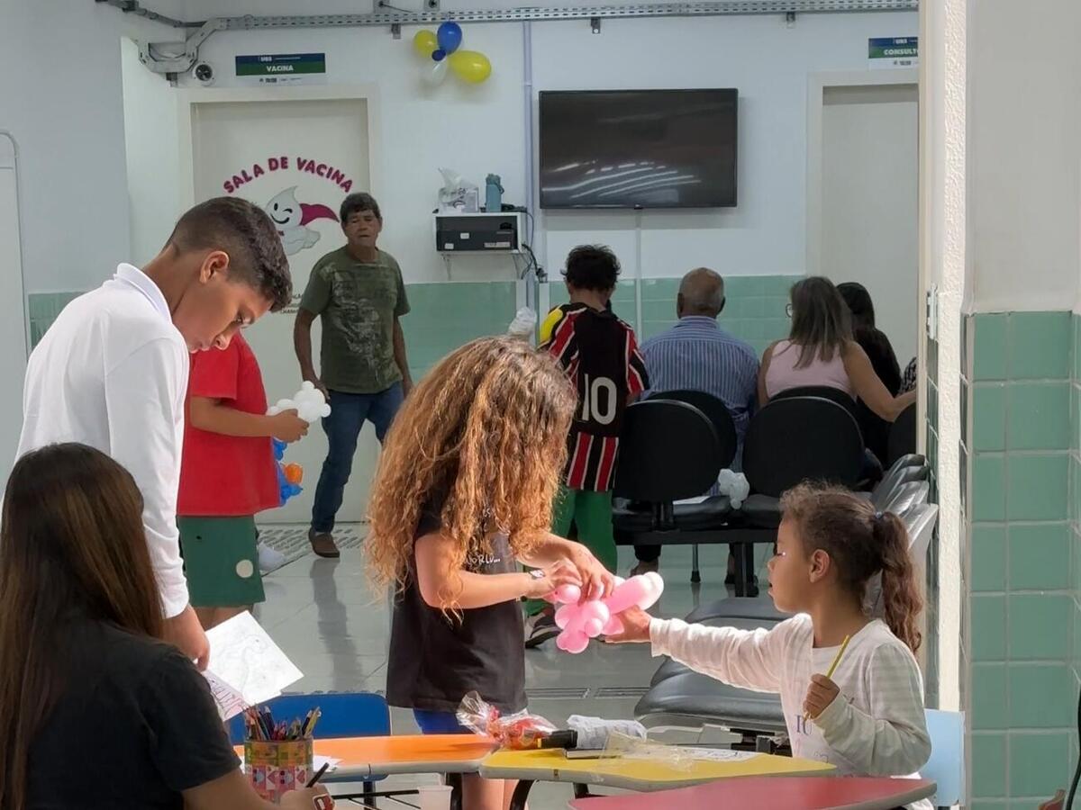 Ação atendeu crianças de 2 a 12 anos nesta quinta-feira (15), com avaliações médicas, orientações de saúde, conferência de vacinas e brincadeiras
