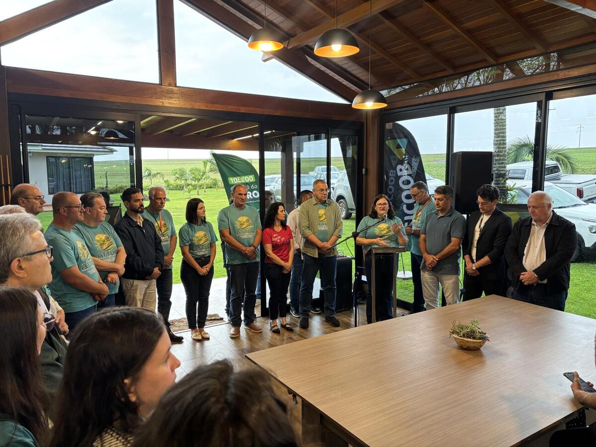 Iniciativa busca facilitar a localização das propriedades e ampliar a divulgação dos atrativos do interior; evento também marcou a assinatura de três leis municipais relacionadas ao turismo