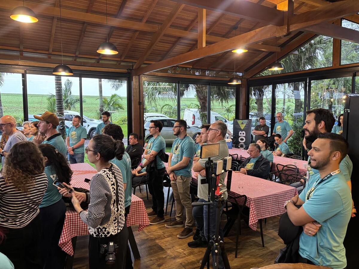 Iniciativa busca facilitar a localização das propriedades e ampliar a divulgação dos atrativos do interior; evento também marcou a assinatura de três leis municipais relacionadas ao turismo