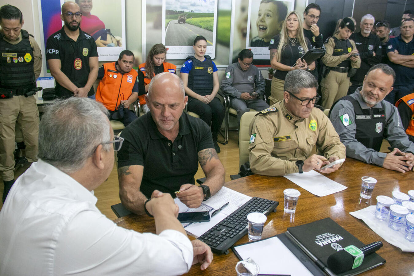 Ato nesta quinta-feira (1º), no Gabinete do Prefeito, teve a presença de várias autoridades, como o secretário de Estado da Segurança Pública, Hudson Teixeira