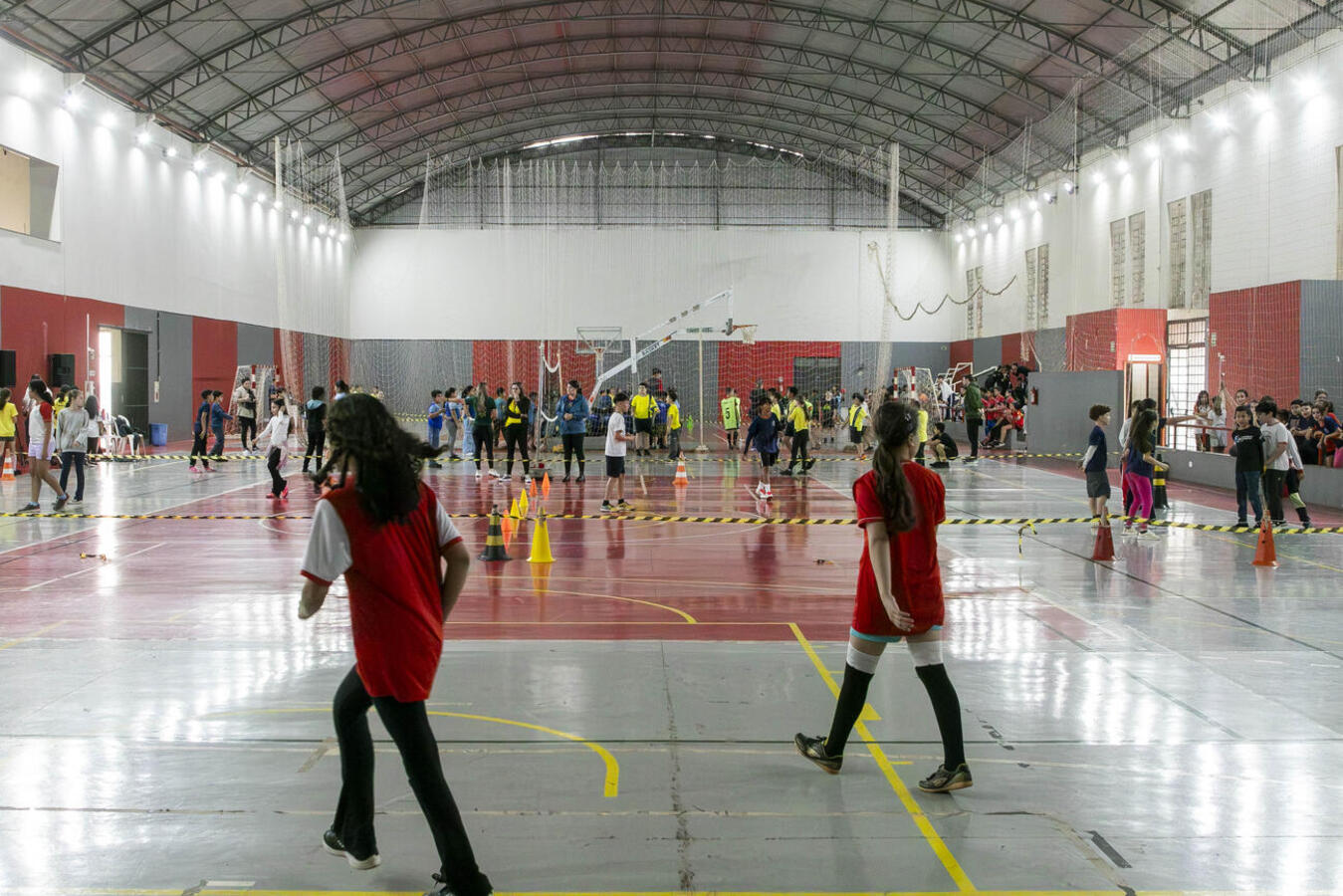 Festival esportivo reúne estudantes dos 5º anos de 36 escolas municipais em modalidades coletivas na Unipar
