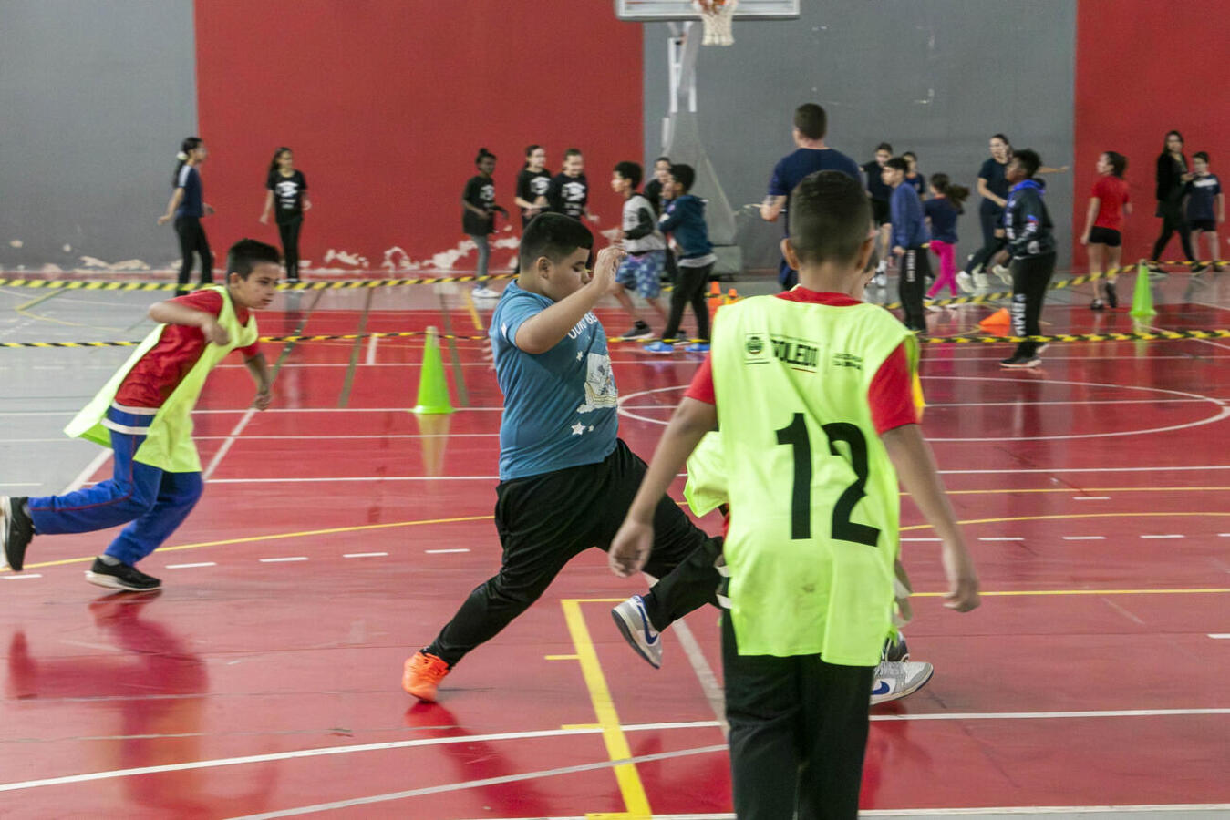 Festival esportivo reúne estudantes dos 5º anos de 36 escolas municipais em modalidades coletivas na Unipar