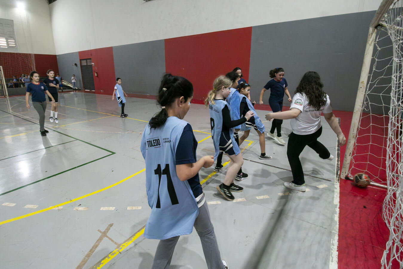 Festival esportivo reúne estudantes dos 5º anos de 36 escolas municipais em modalidades coletivas na Unipar