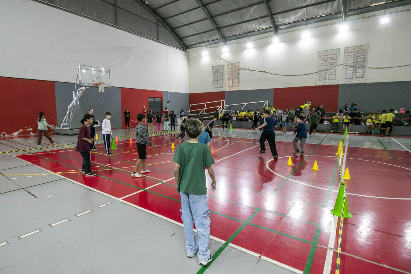 Festival esportivo reúne estudantes dos 5º anos de 36 escolas municipais em modalidades coletivas na Unipar