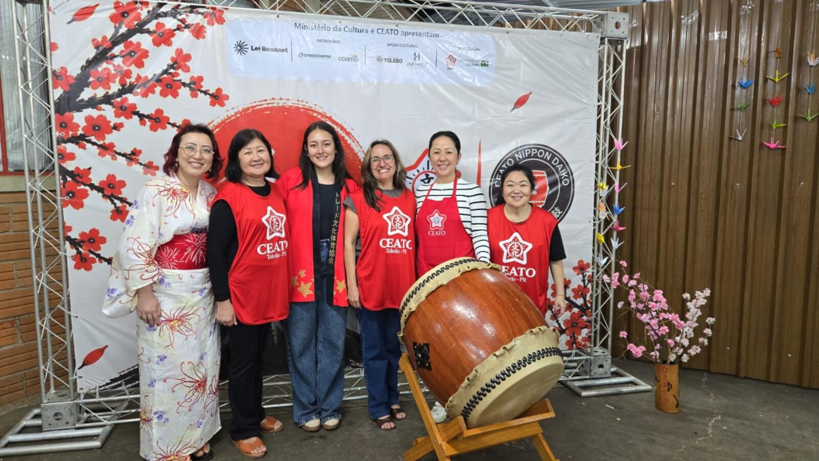 Festival realizado no último domingo (11), na Ceato, contou com apresentações artísticas, oficinas, demonstrações de artes marciais e gastronomia japonesa