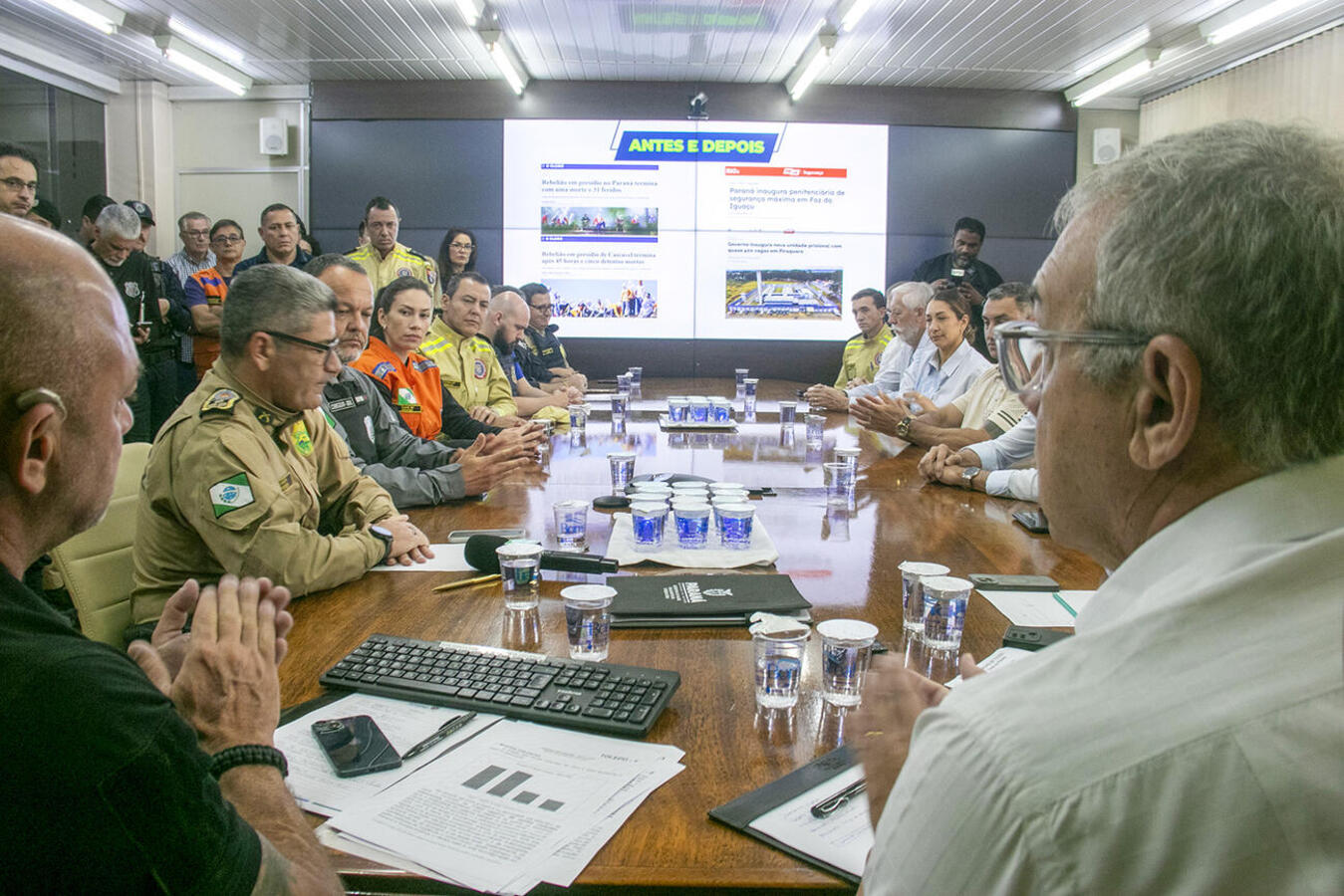 Ato nesta quinta-feira (1º), no Gabinete do Prefeito, teve a presença de várias autoridades, como o secretário de Estado da Segurança Pública, Hudson Teixeira
